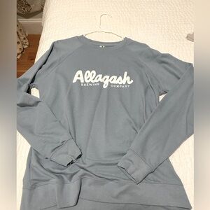 Pretty blue allagash women’s pullover sweatshirt! Size L